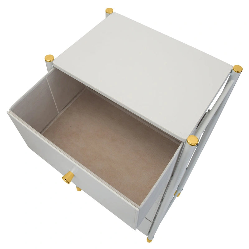 Commode à cadre en acier avec extérieur aspect cuir et accents dorés